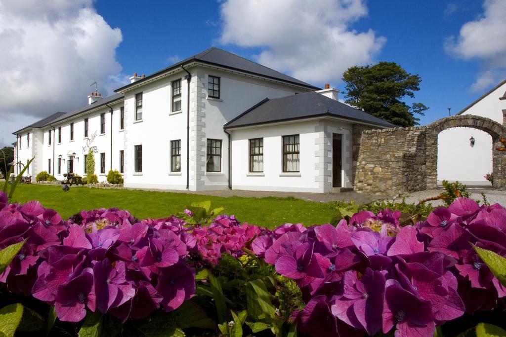 An Chúirt Hotel, Gweedore, Donegal Buitenkant foto